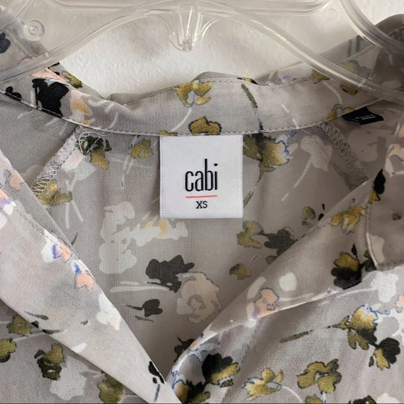 Cabi Matinee Blouse Floral Print Top Gray 5204 size XS - Picture 4 of 7